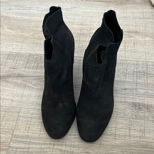 Sleek Black Ankle Boots with Block Heel